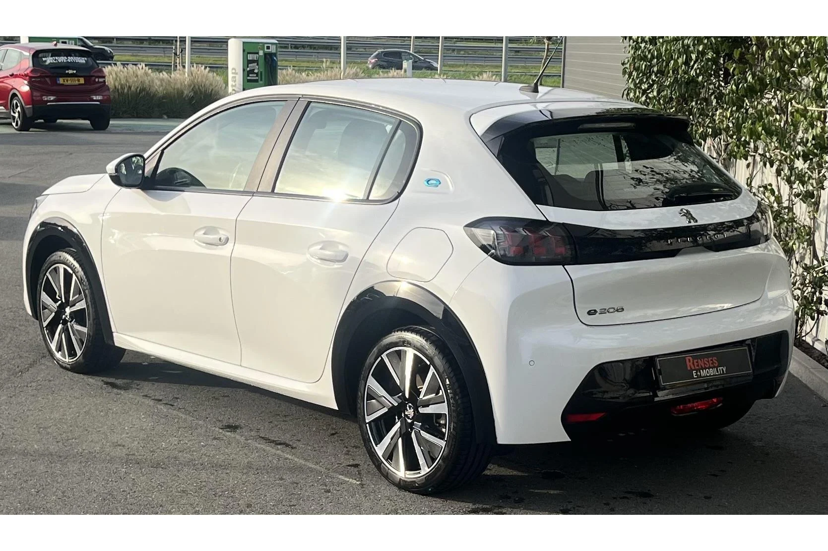 Peugeot-e-208