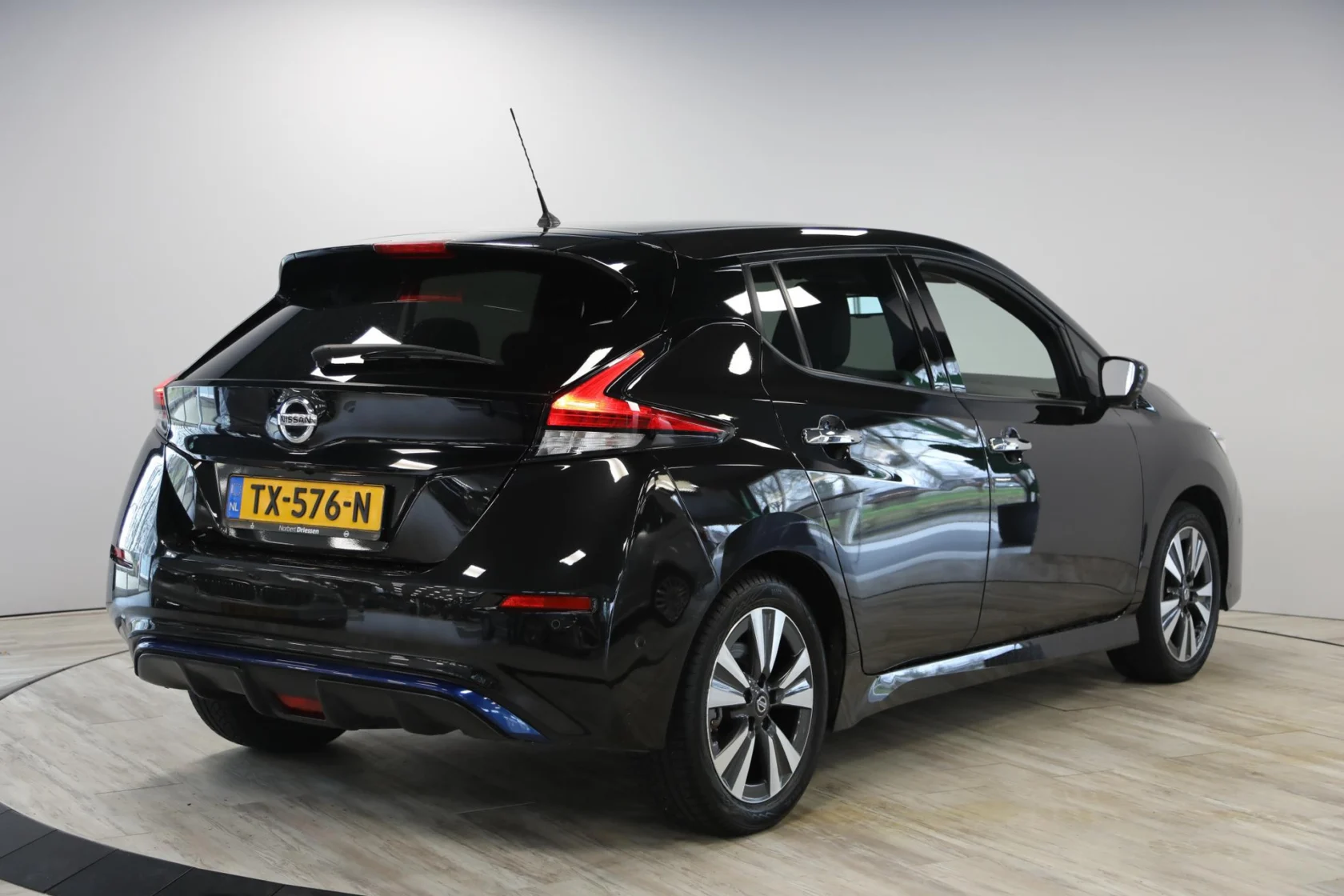 Nissan-Leaf