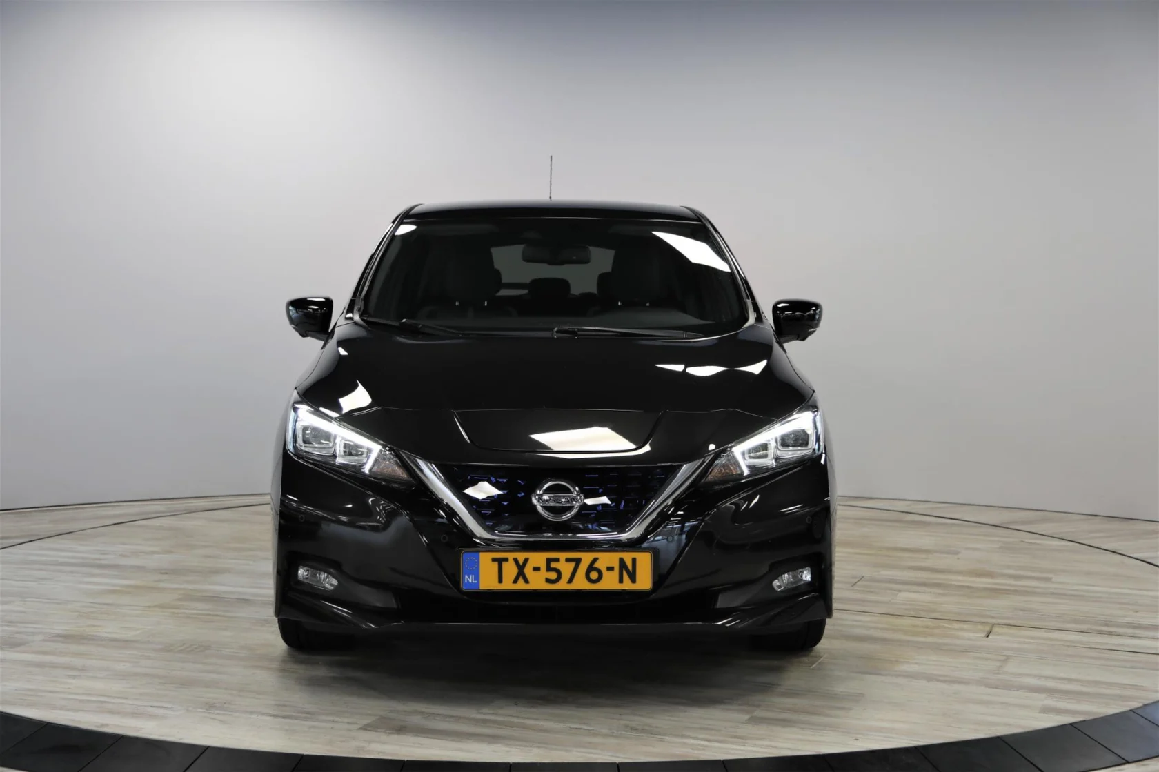 Nissan-Leaf