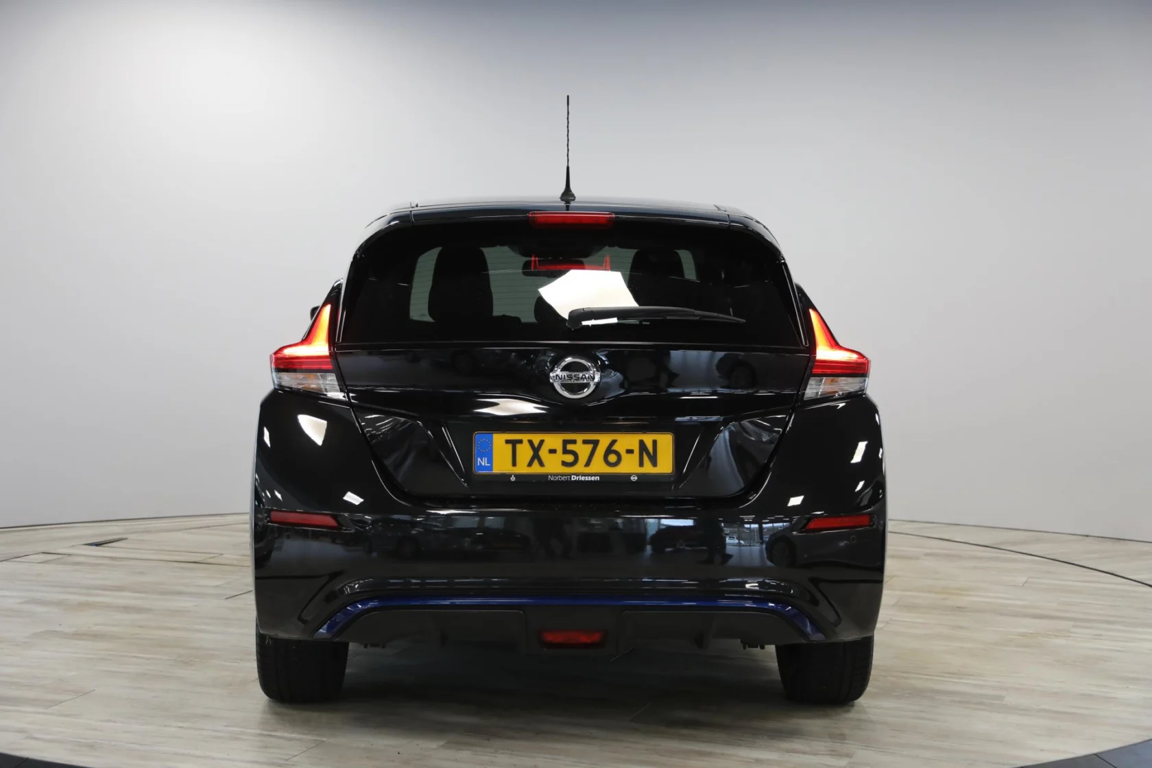 Nissan-Leaf