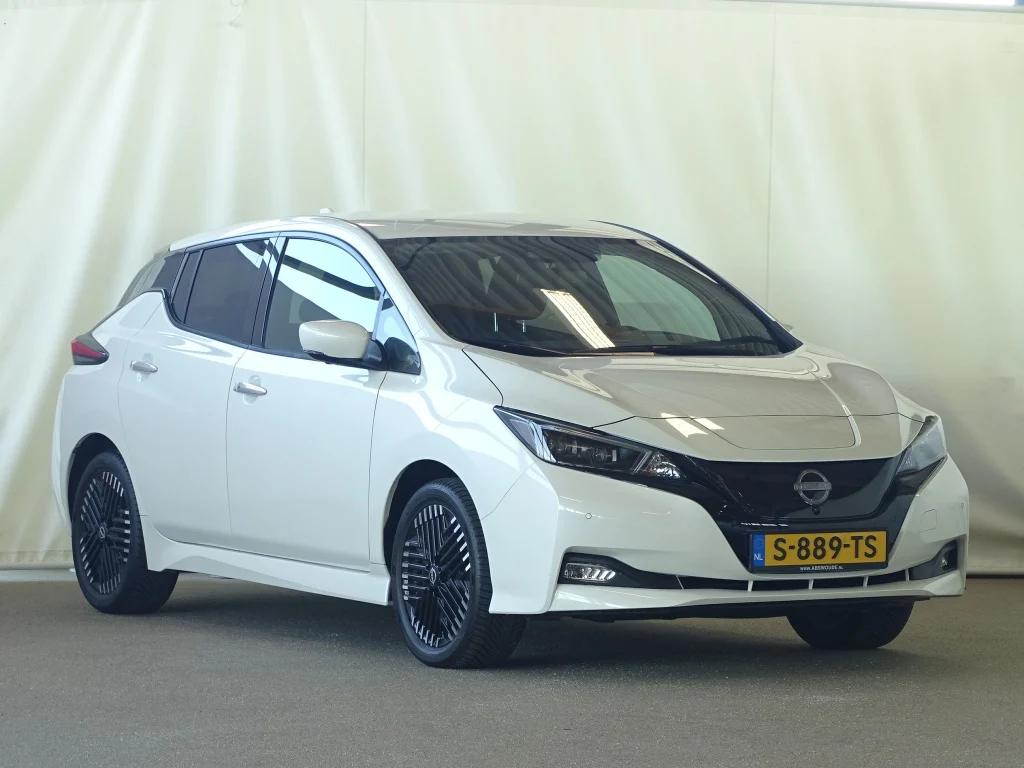 Nissan-Leaf
