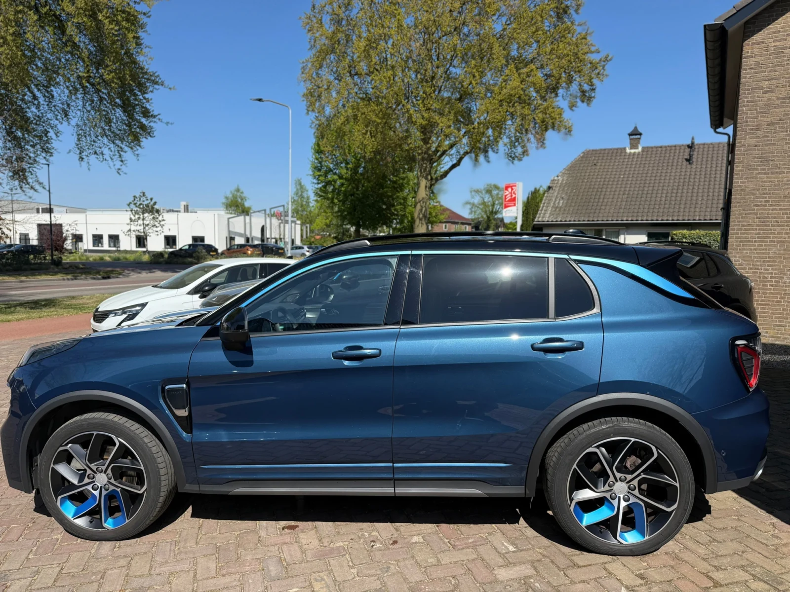 Lynk & Co-01