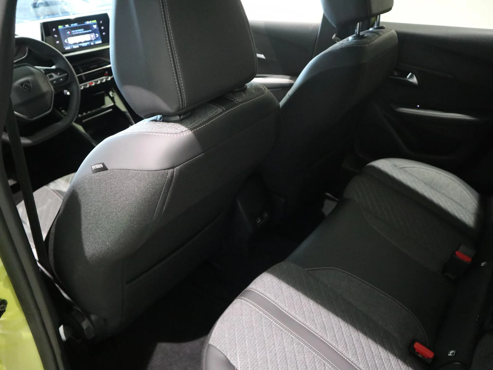 Peugeot-e-208