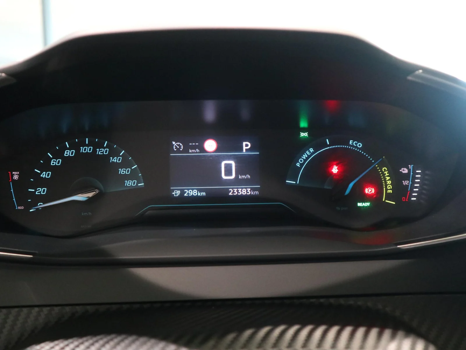 Peugeot-e-208