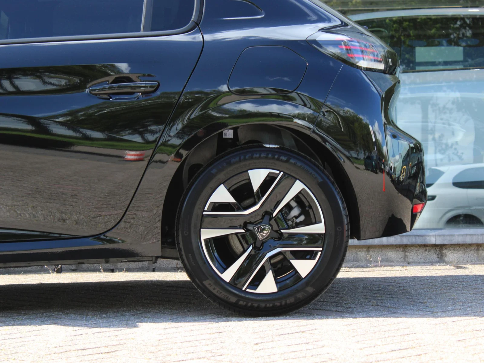 Peugeot-208