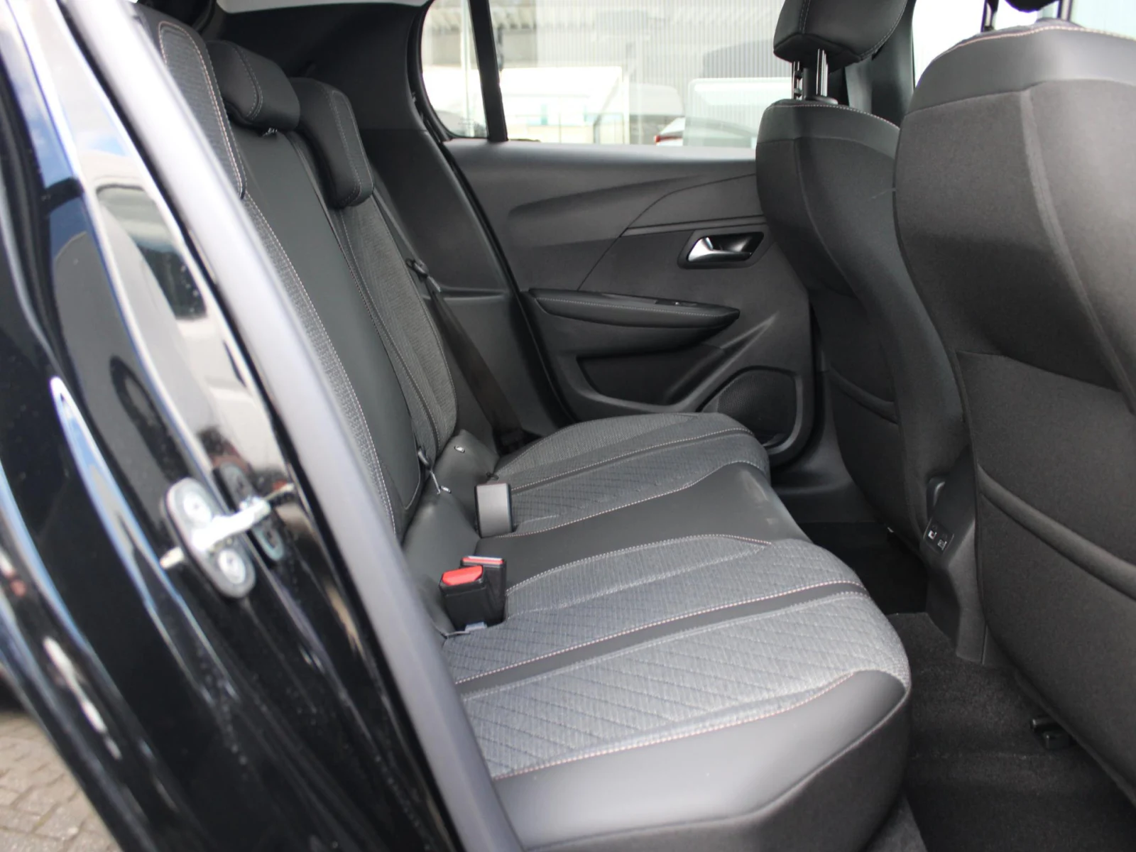Peugeot-208