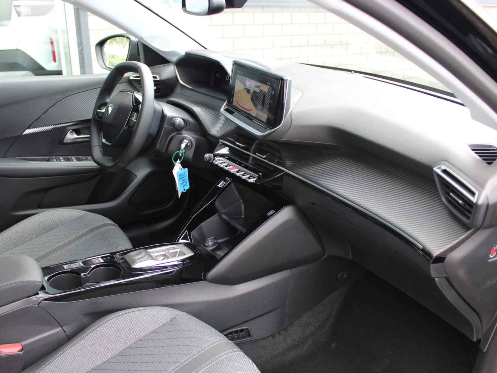 Peugeot-208