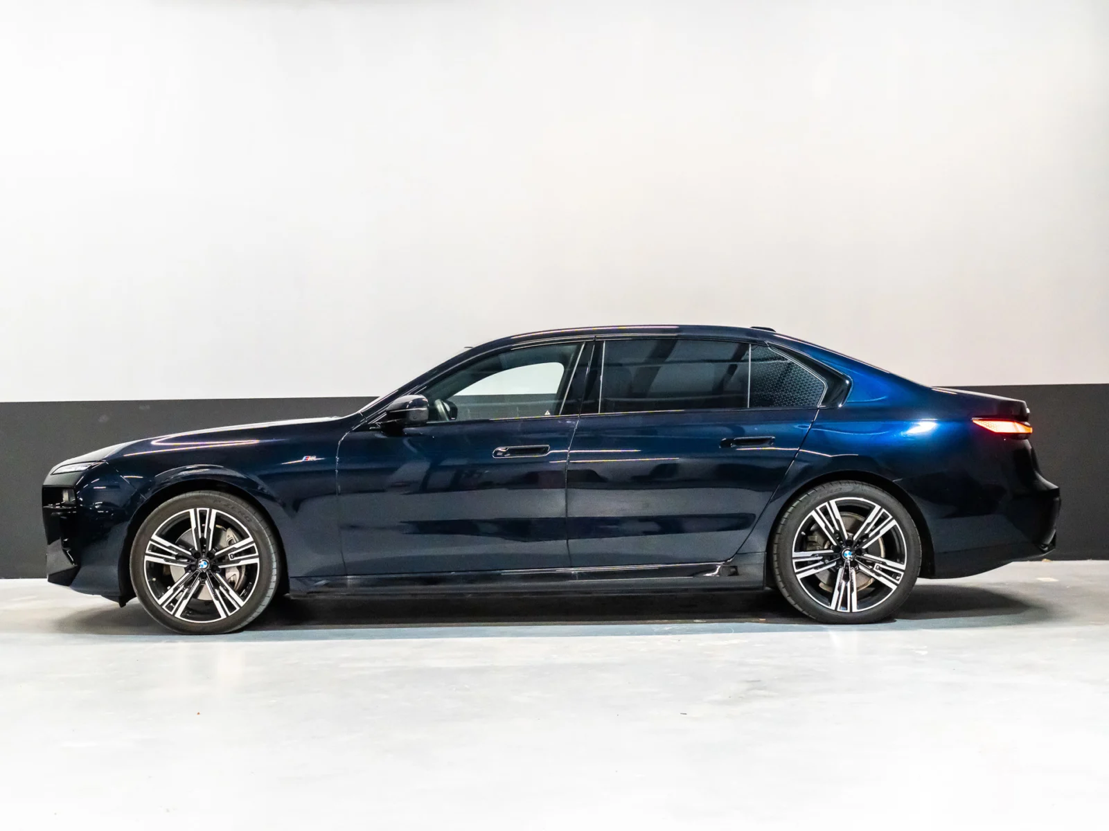 BMW-i7