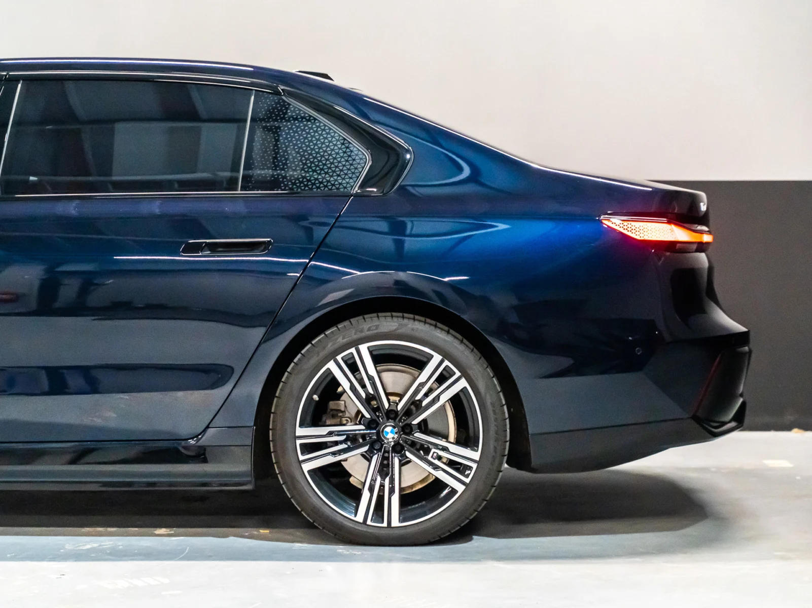 BMW-i7