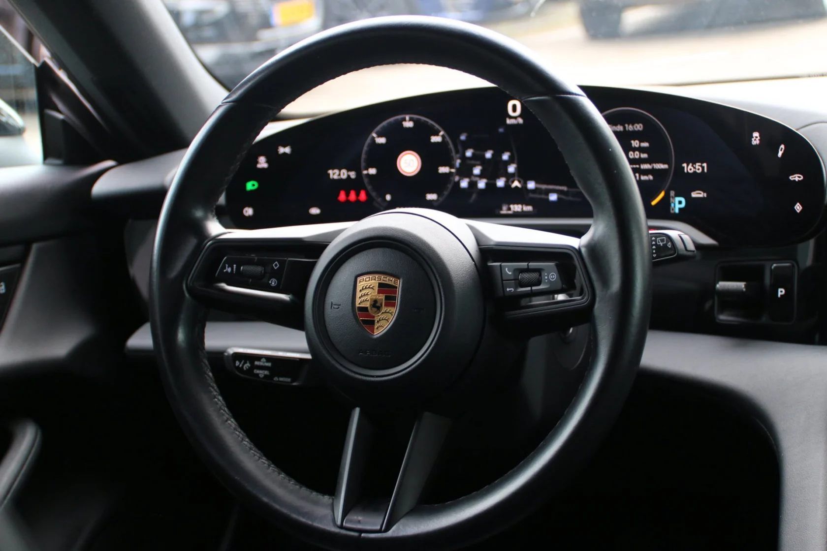 Porsche-Taycan Cross Turismo