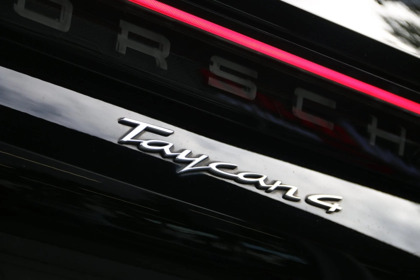 Porsche-Taycan Cross Turismo