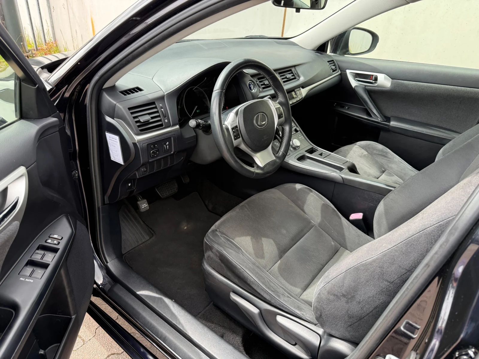 Lexus-CT 200h