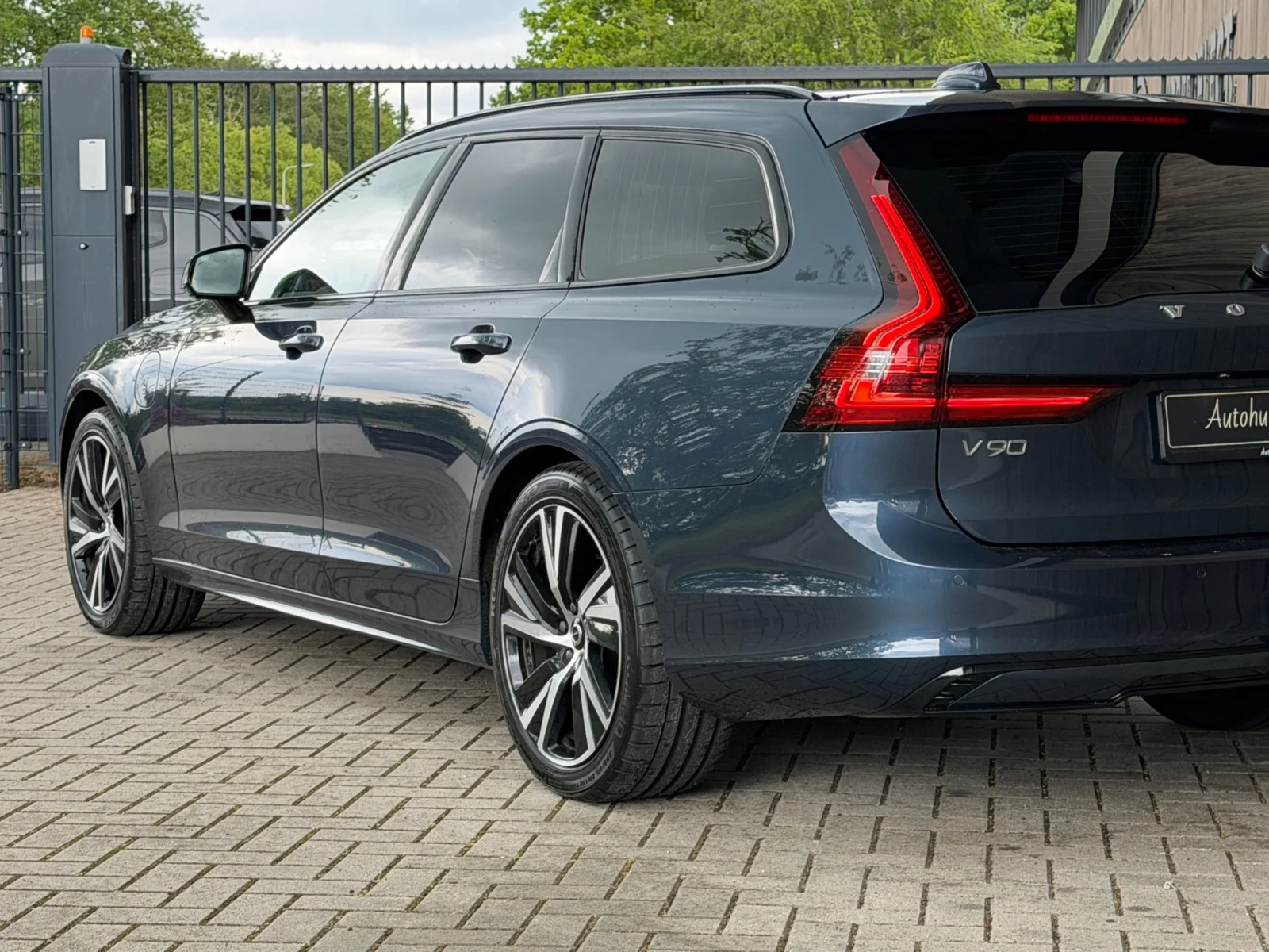 Volvo-V90