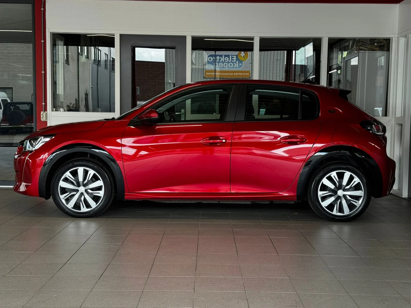 Peugeot-e-208