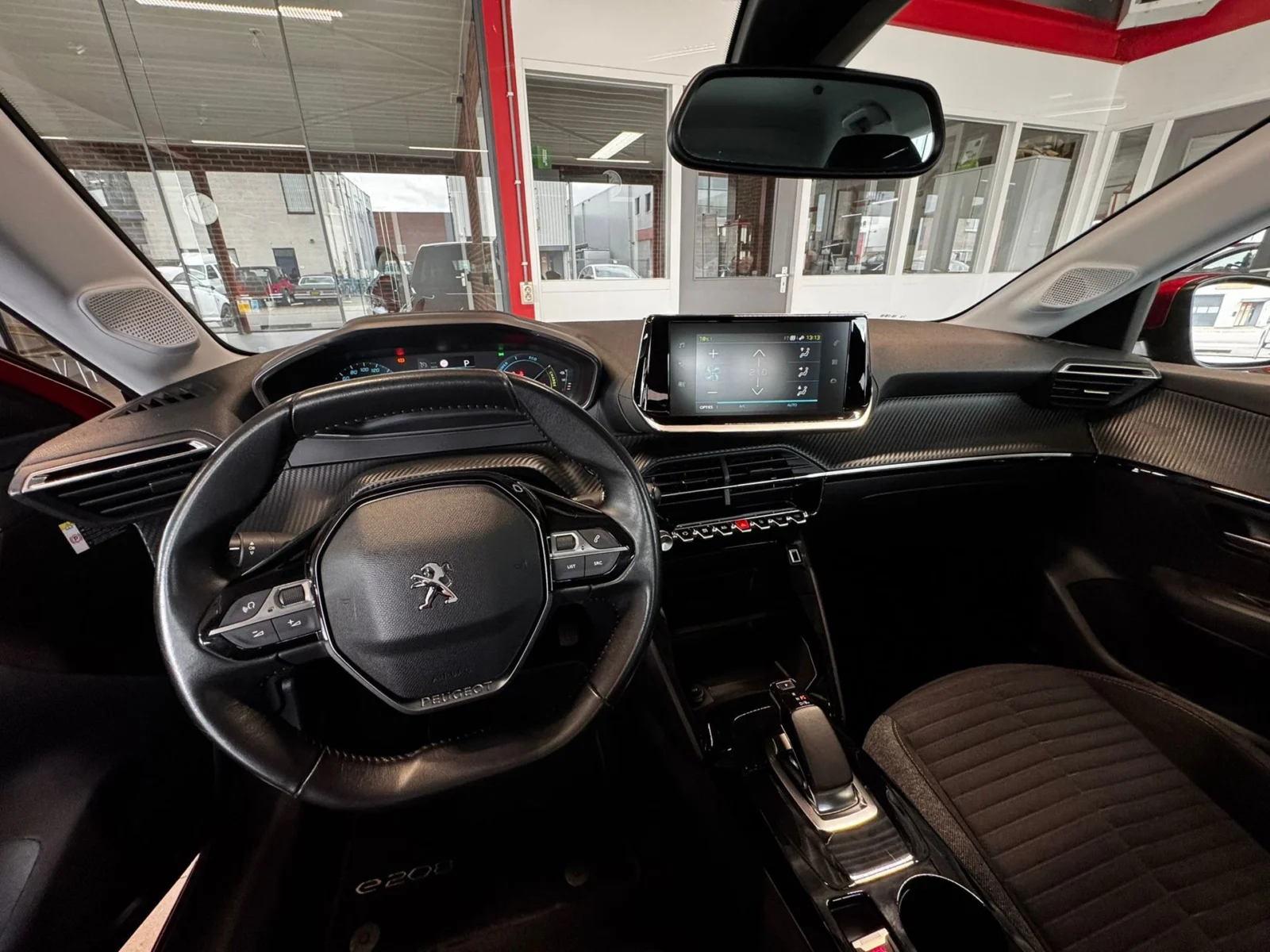 Peugeot-e-208