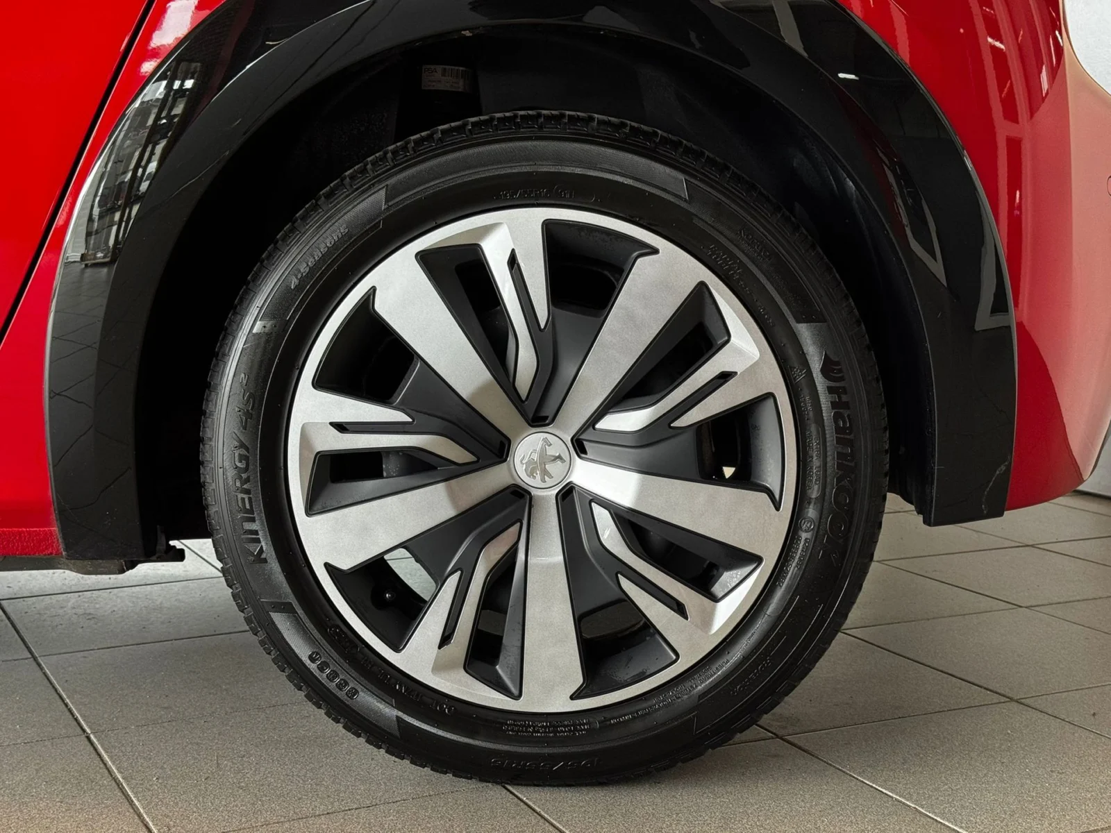 Peugeot-e-208