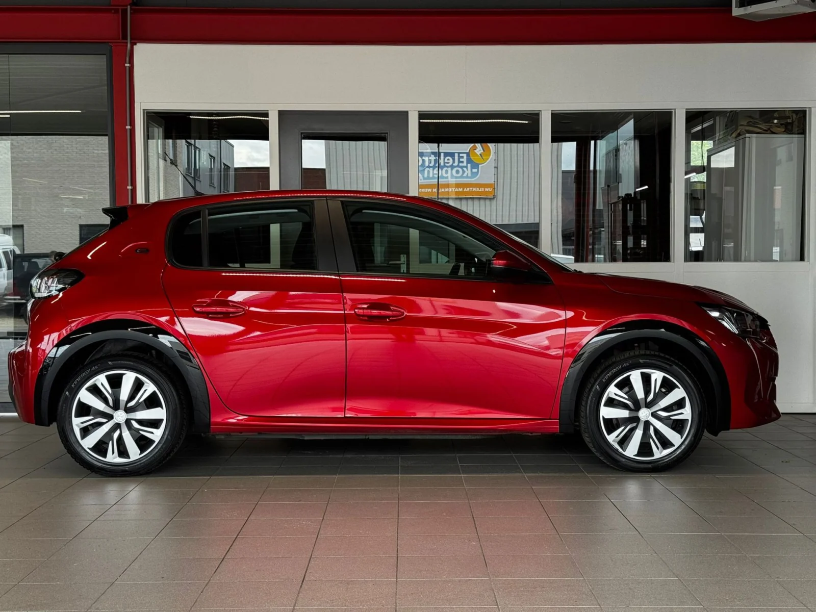 Peugeot-e-208