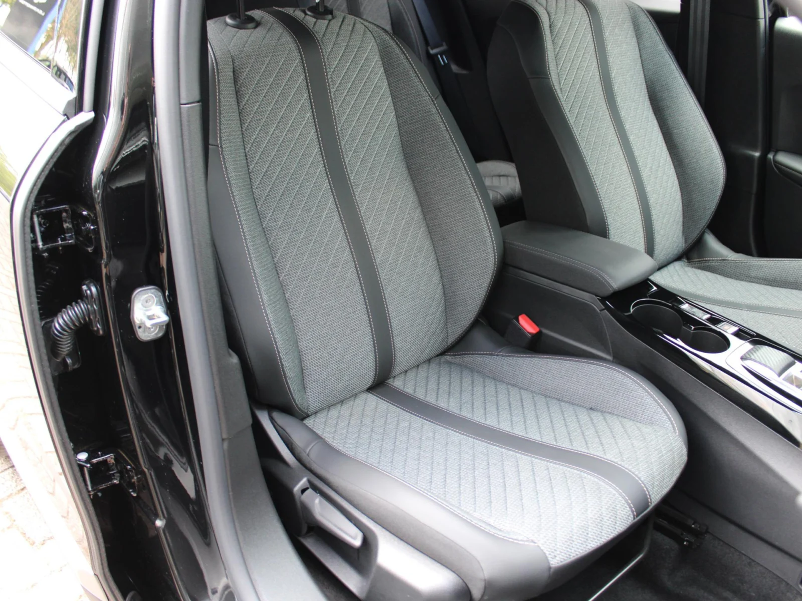 Peugeot-2008