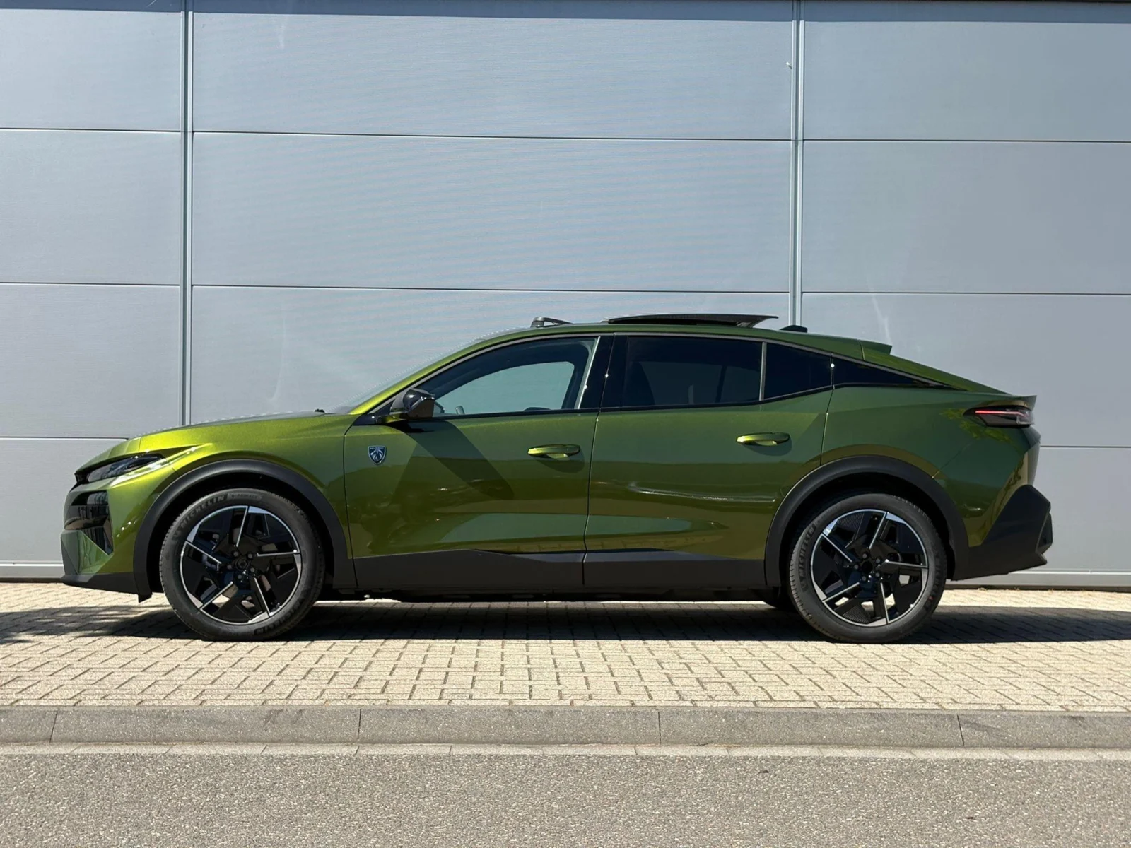 Peugeot-e-408