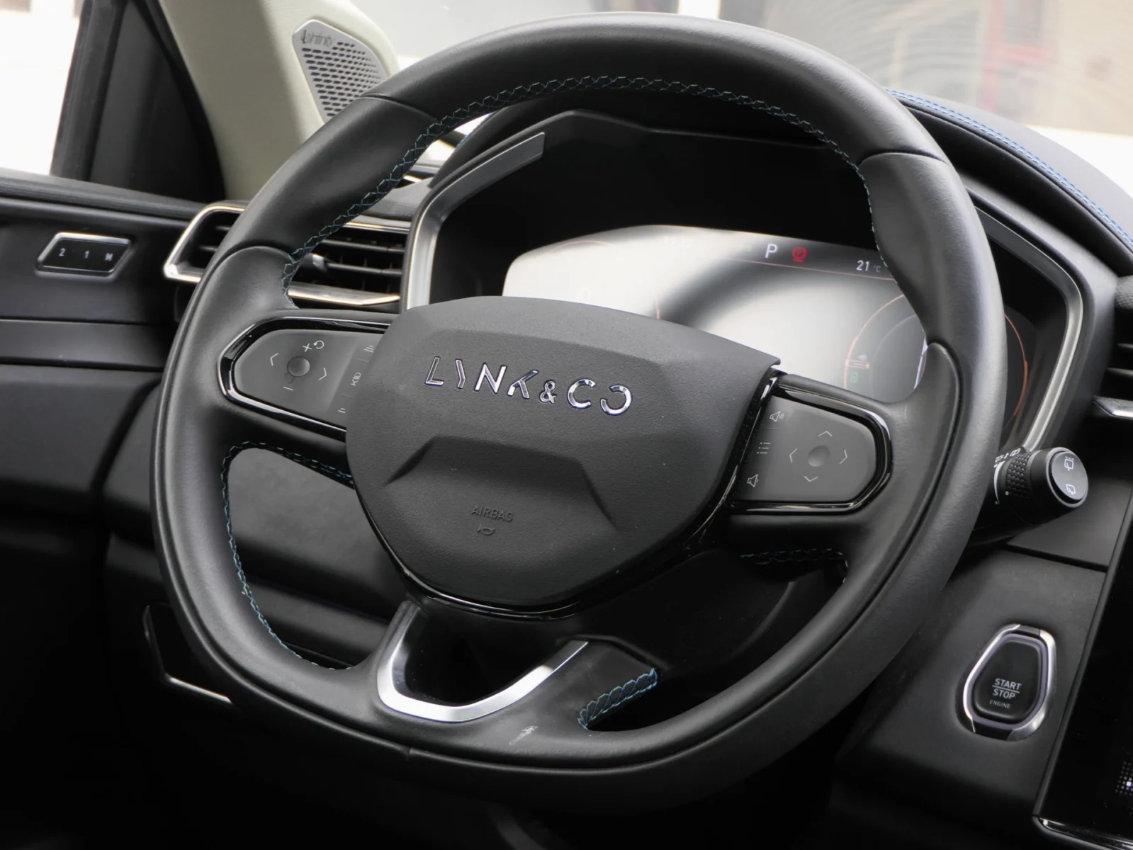 Lynk & Co-01