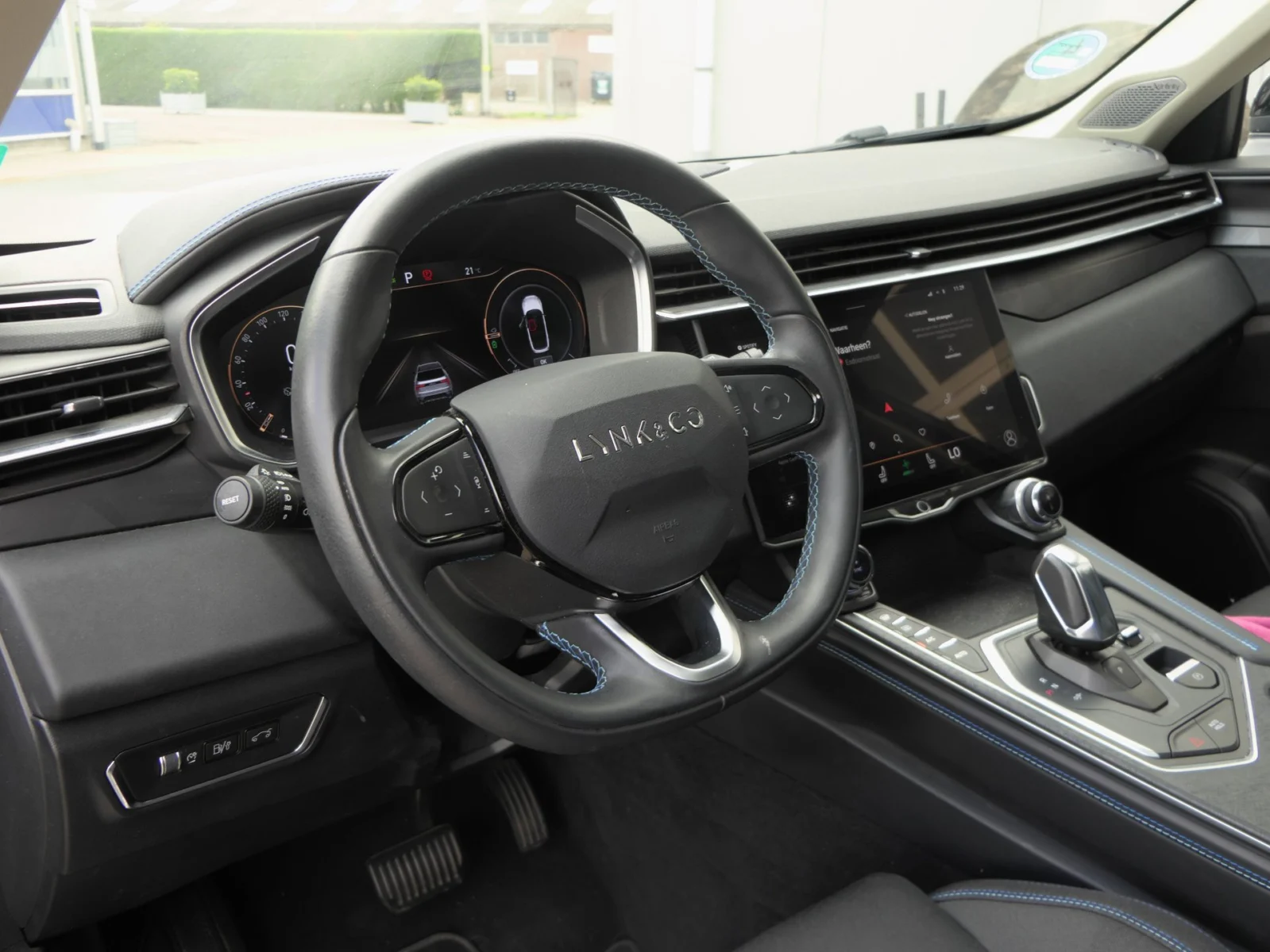 Lynk & Co-01