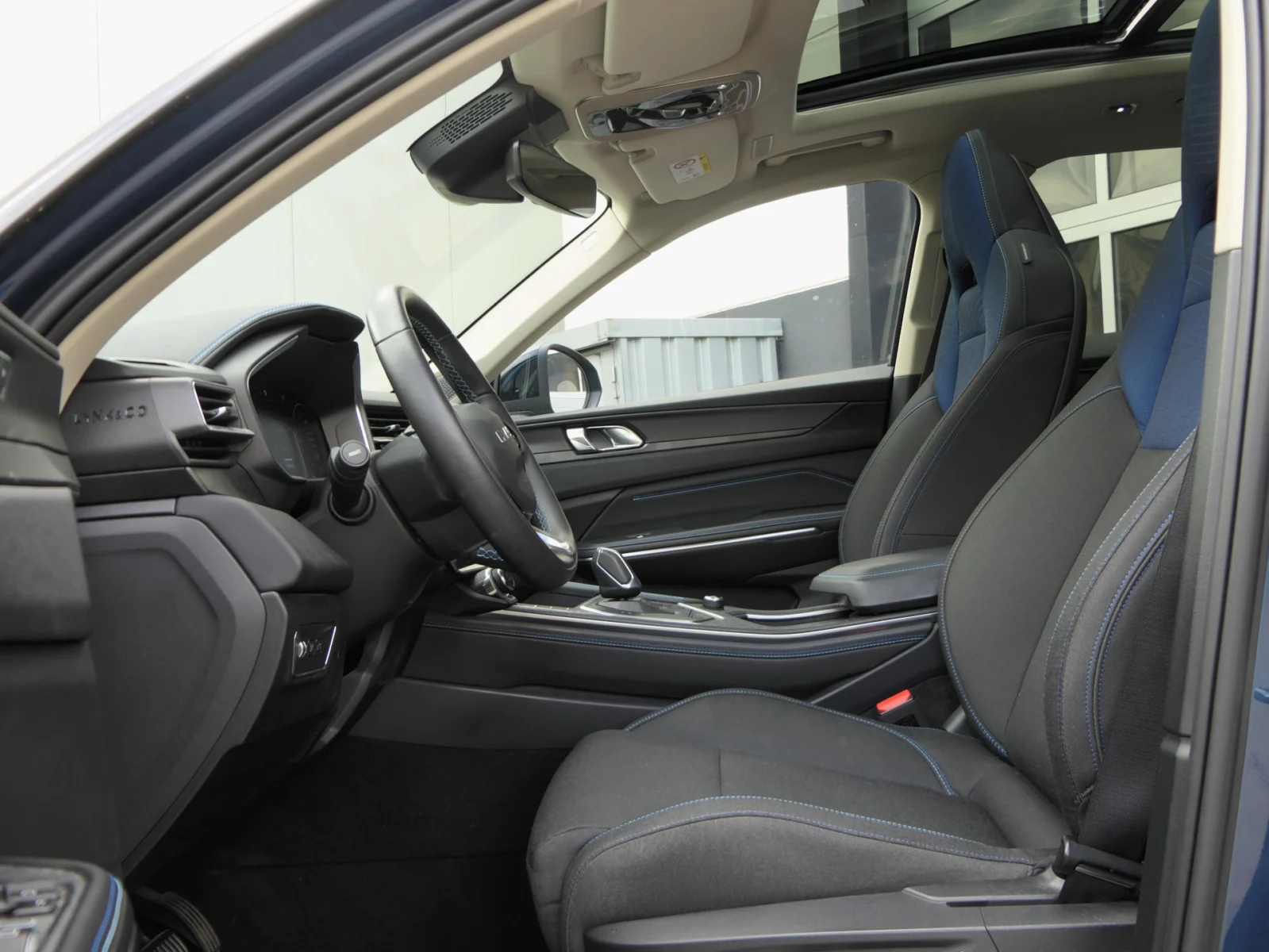 Lynk & Co-01