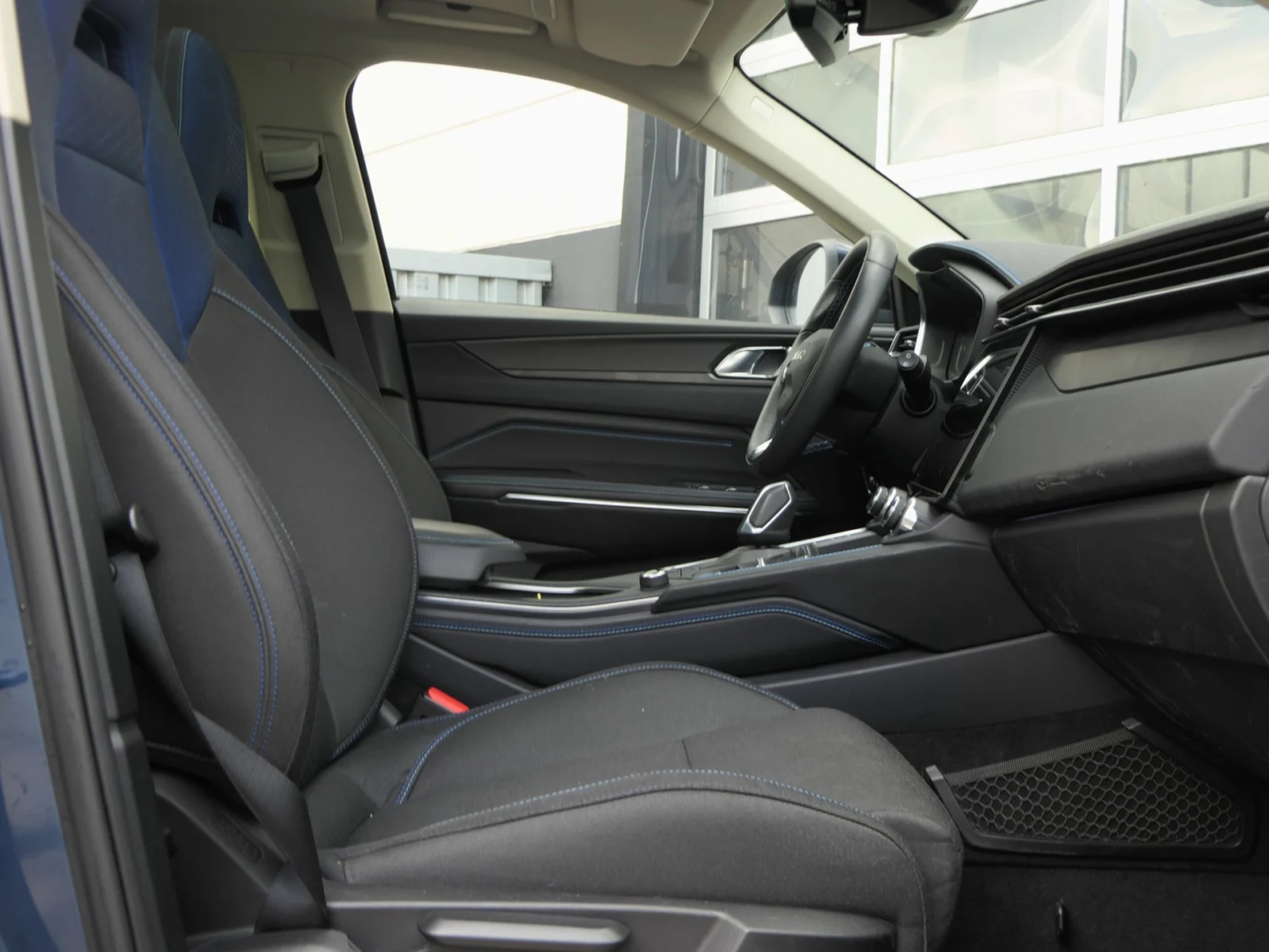 Lynk & Co-01