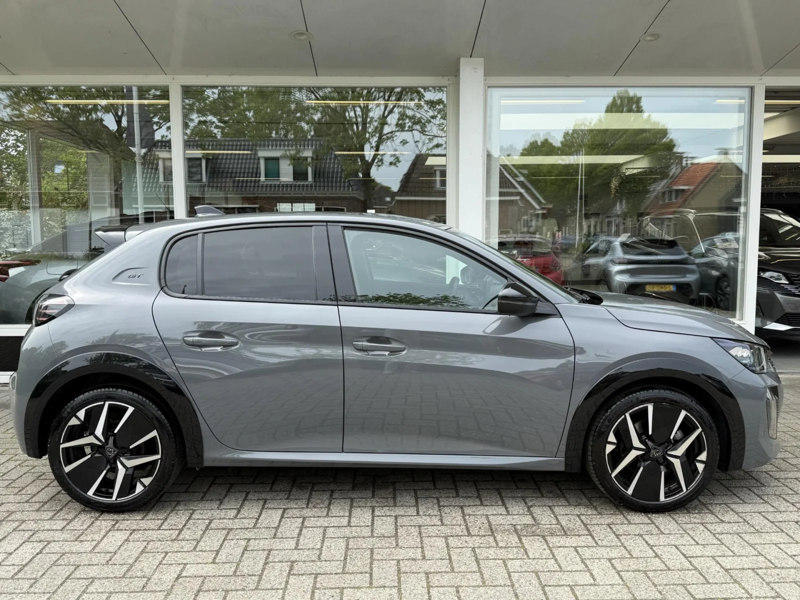 Peugeot-208