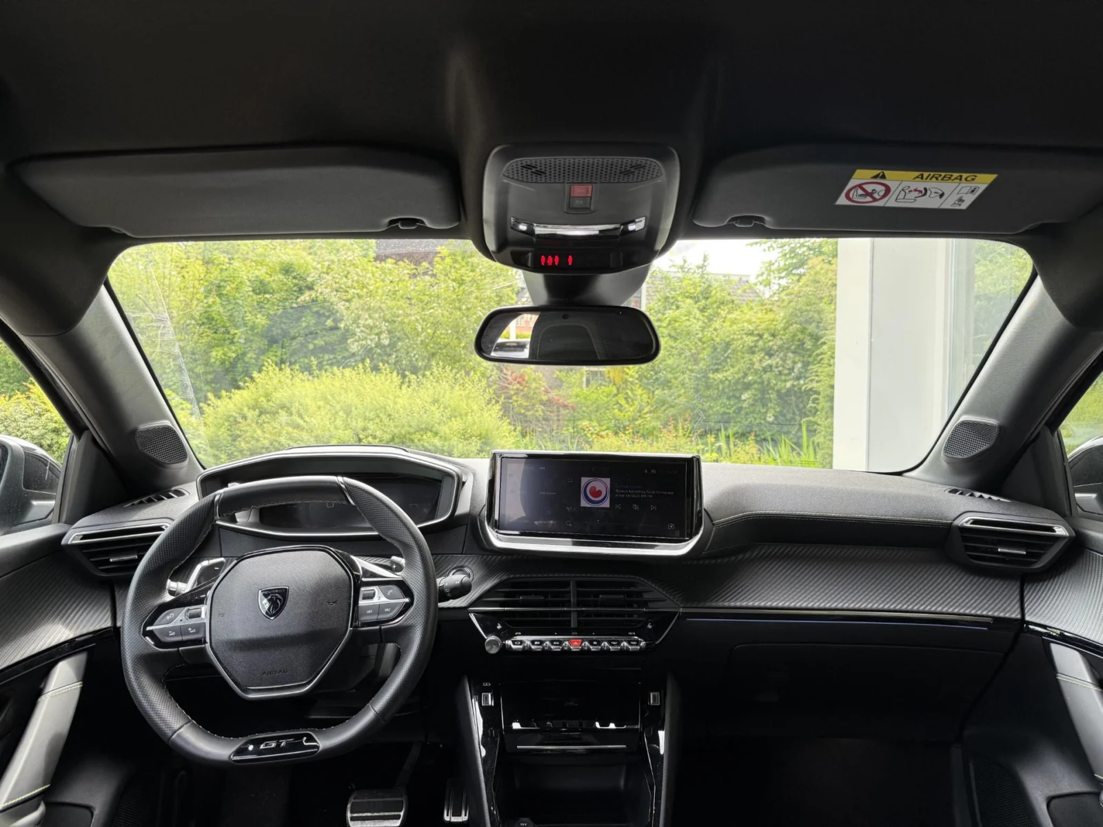 Peugeot-208
