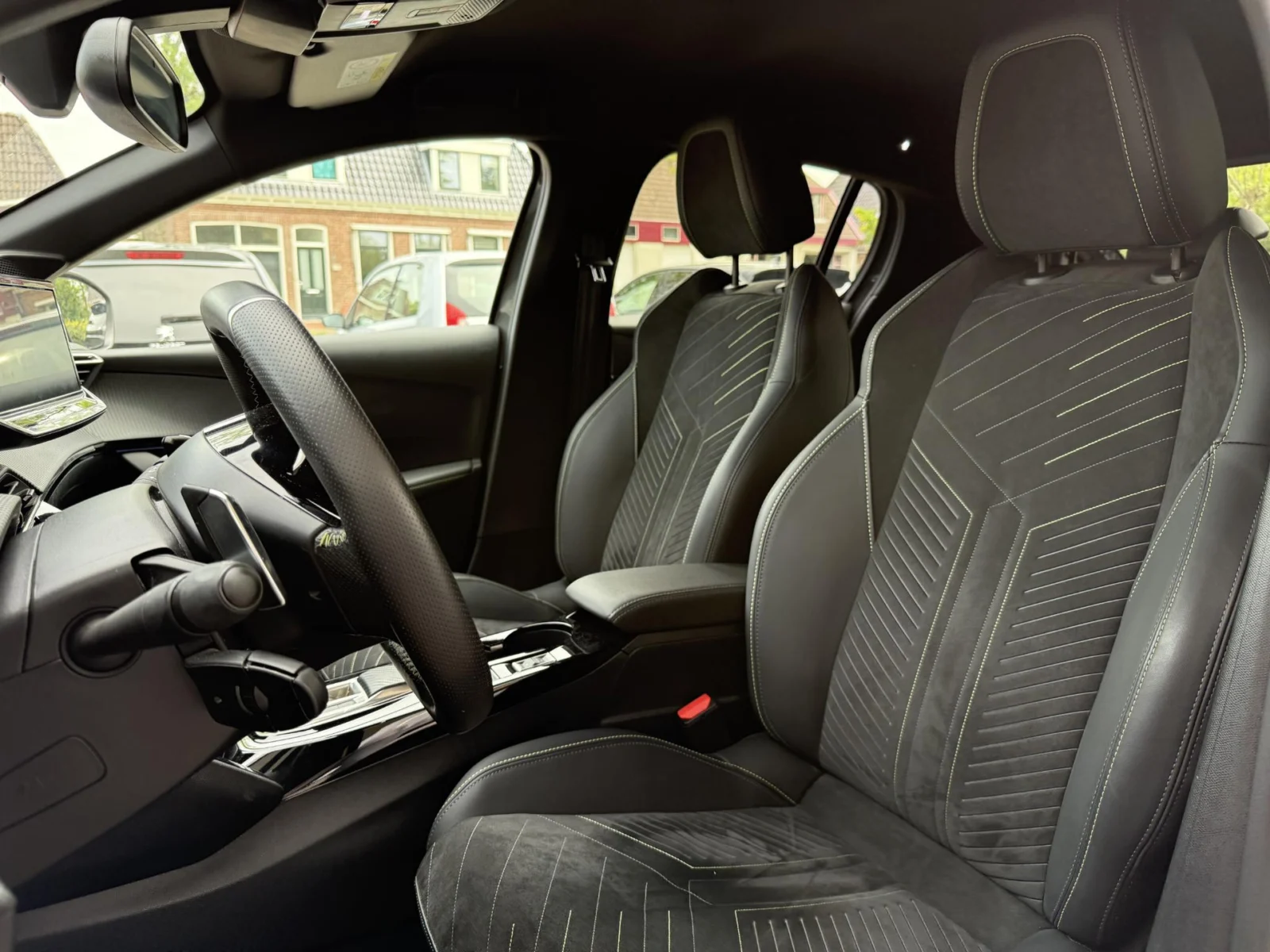 Peugeot-208
