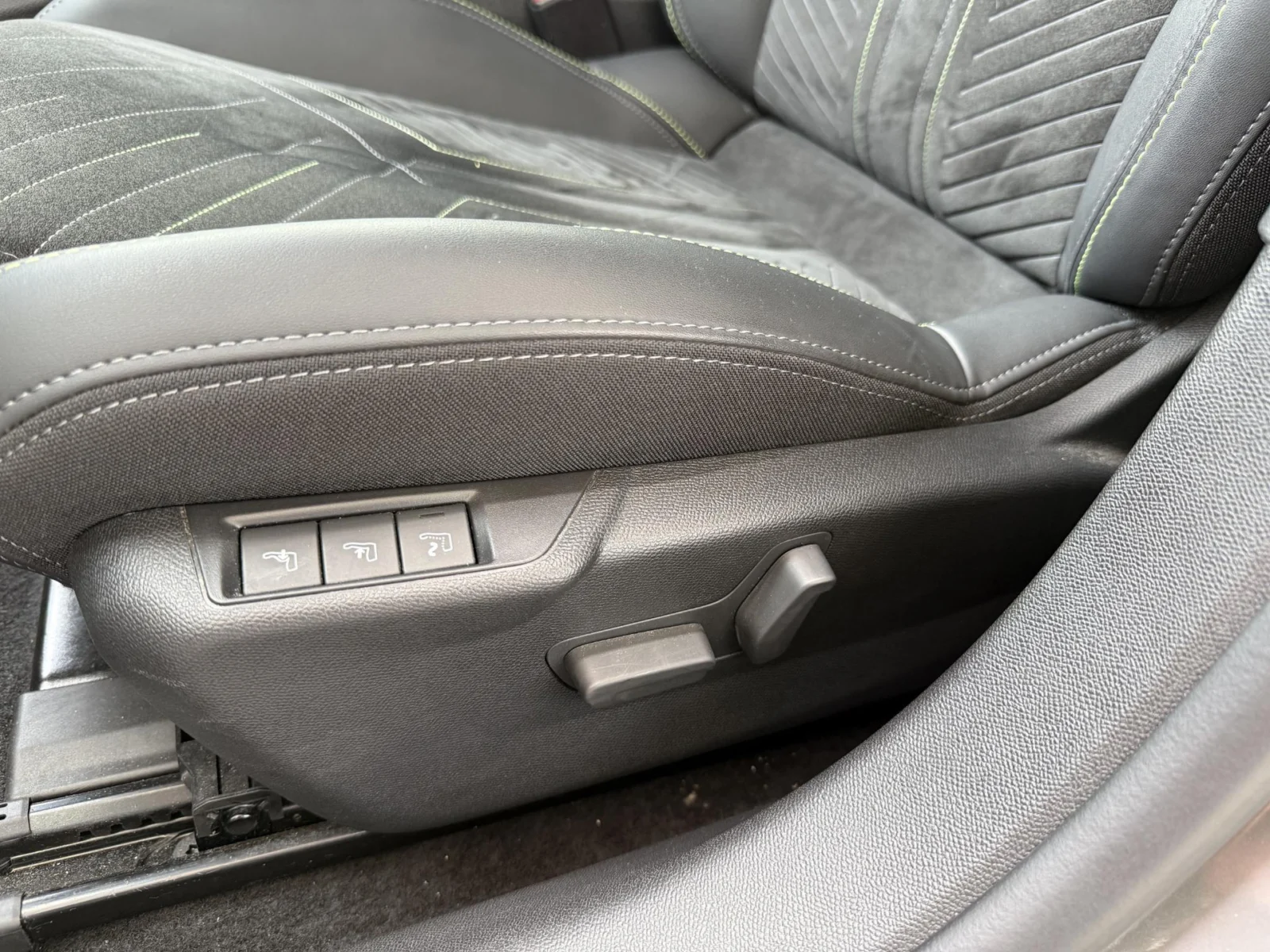 Peugeot-208