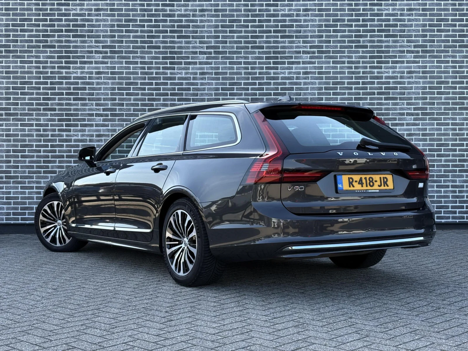 Volvo-V90