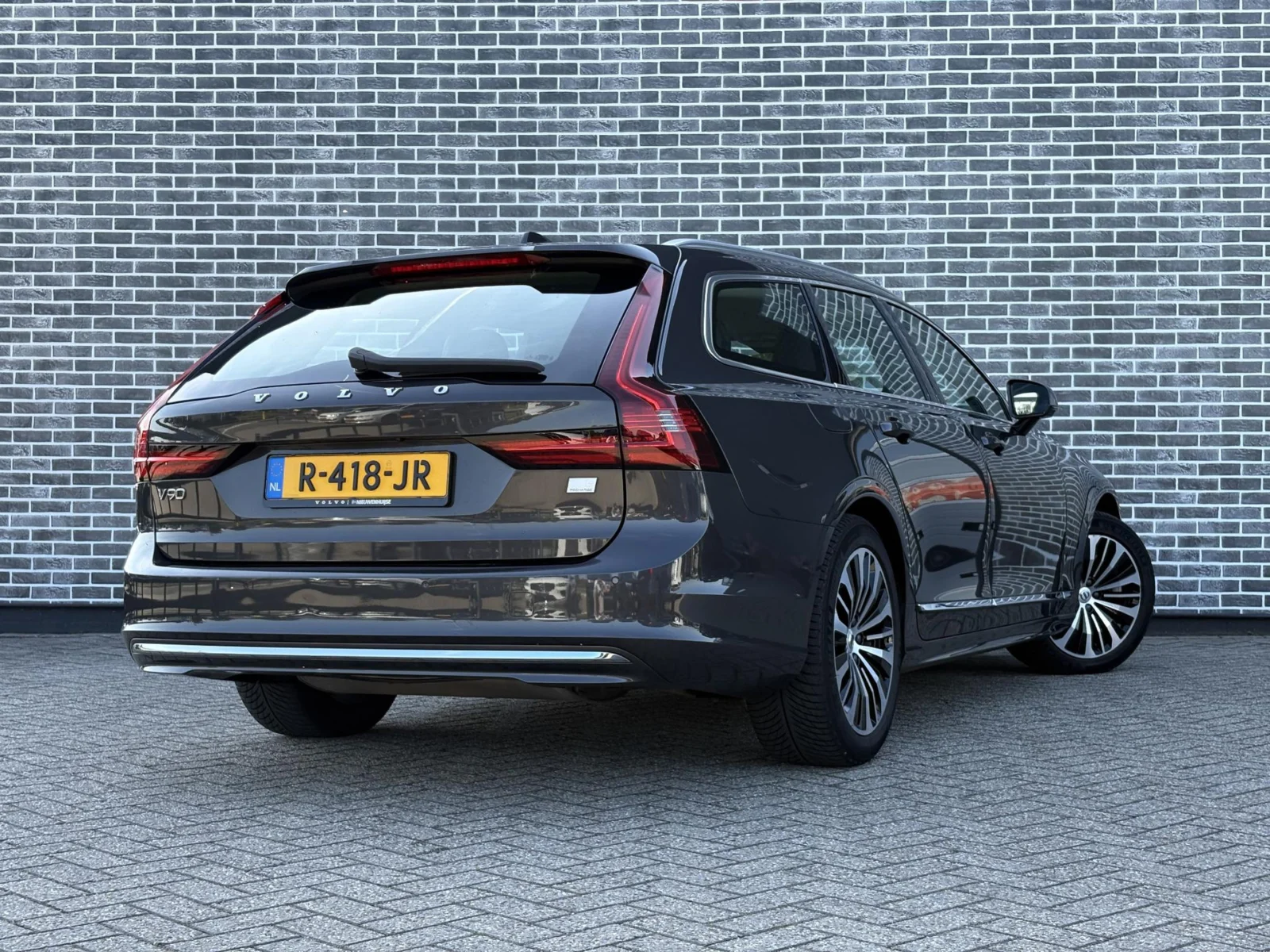 Volvo-V90
