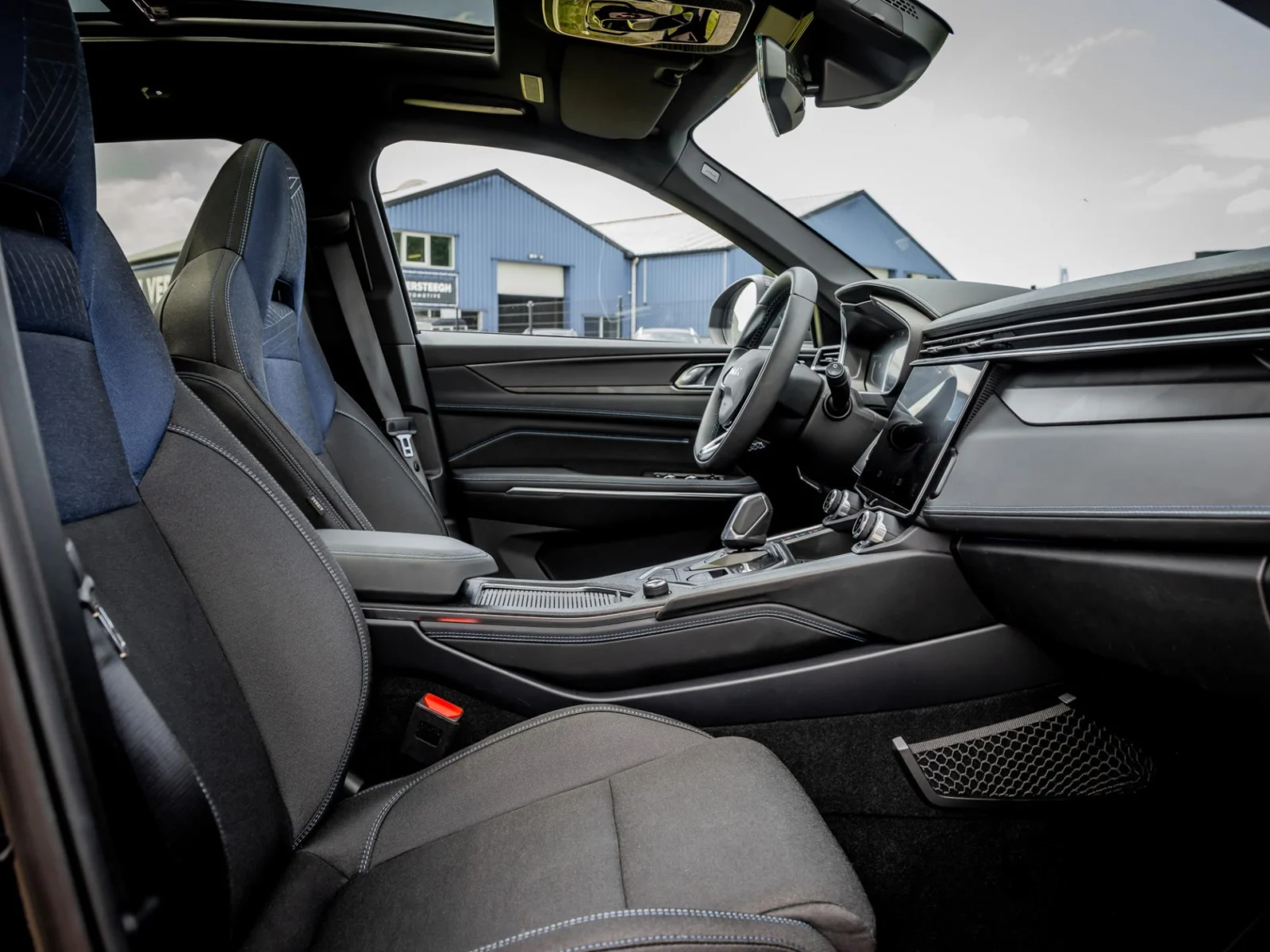 Lynk & Co-01
