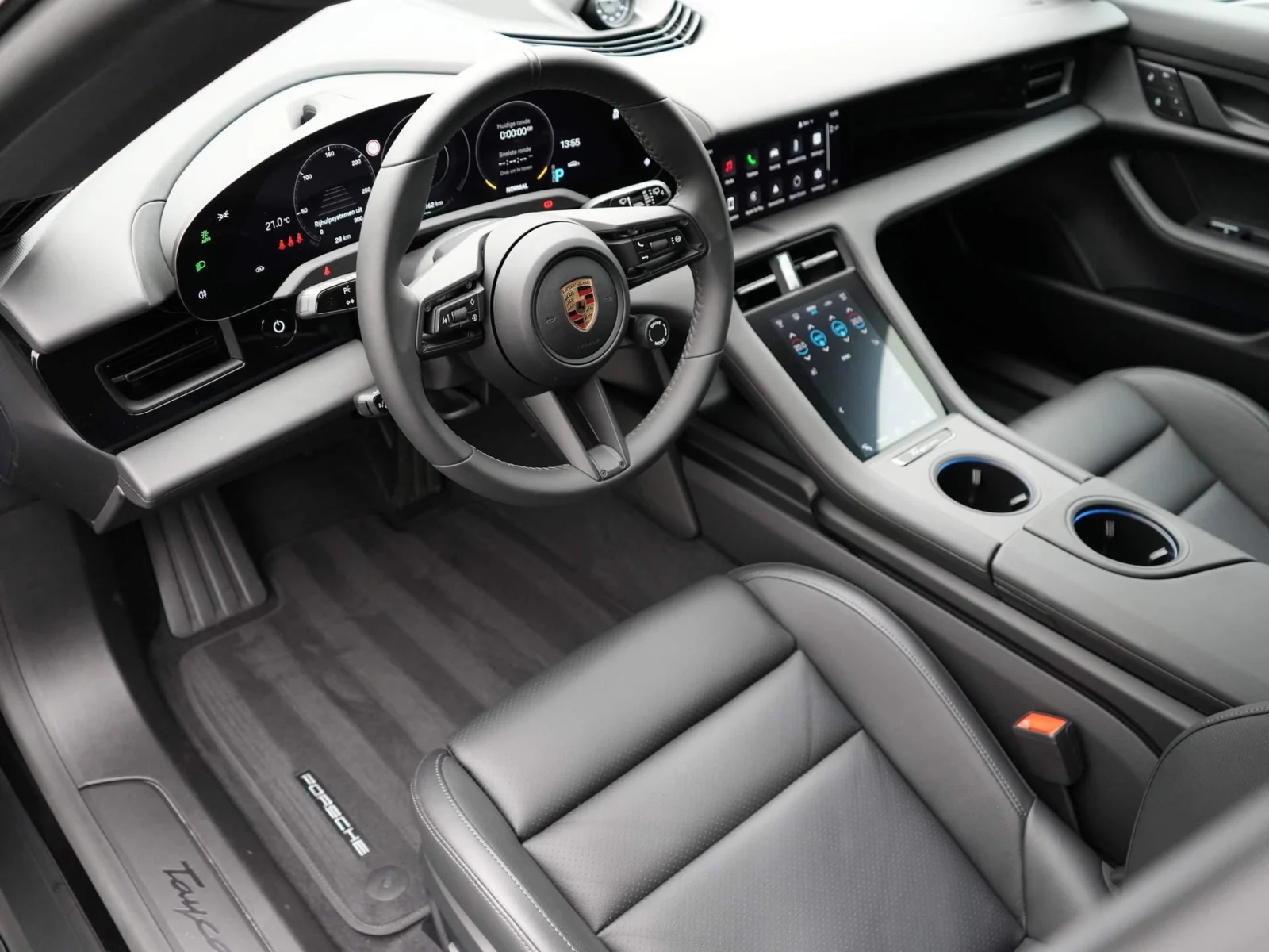 Porsche-Taycan 4