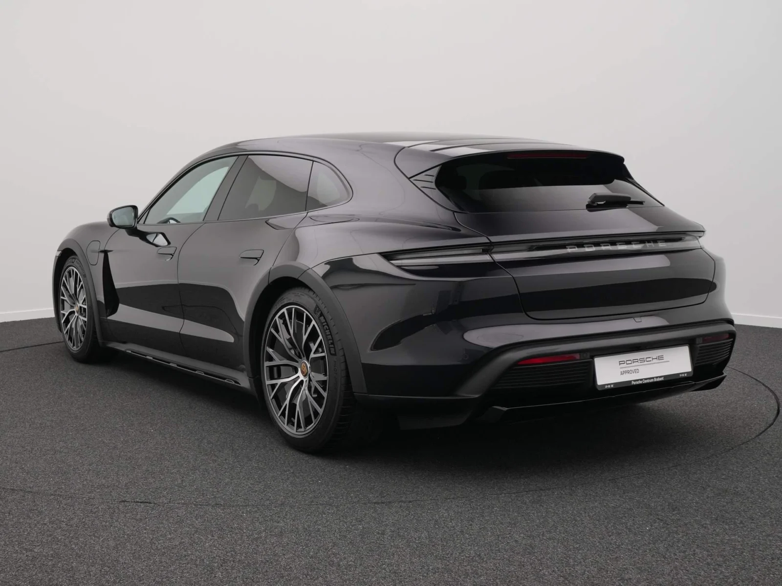 Porsche-Taycan 4