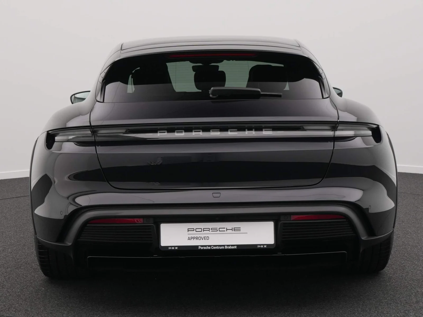 Porsche-Taycan 4