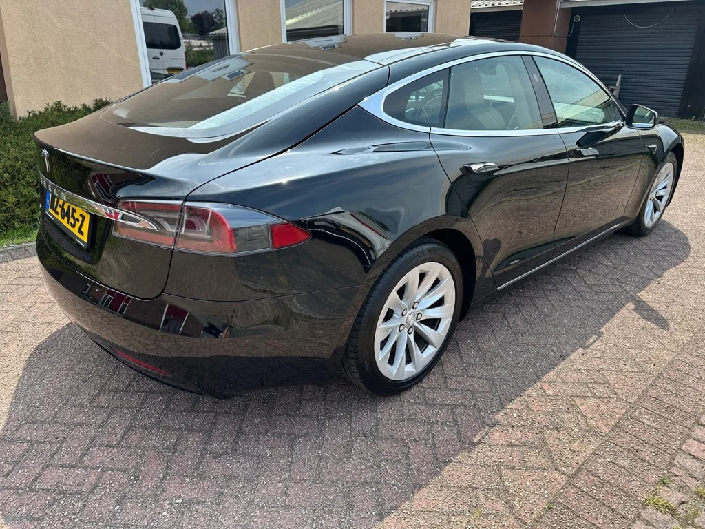 Tesla-Model S