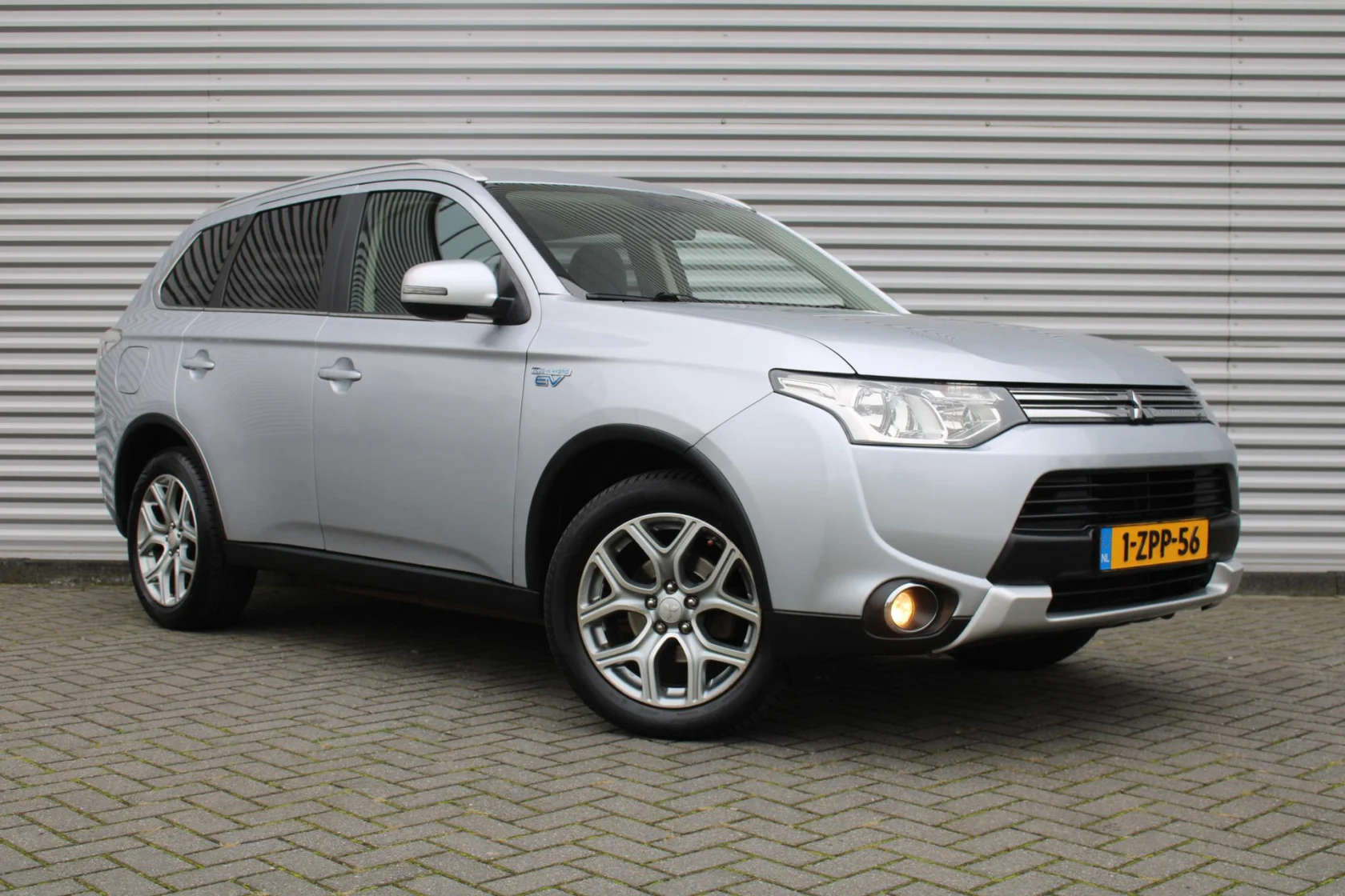 Mitsubishi-Outlander