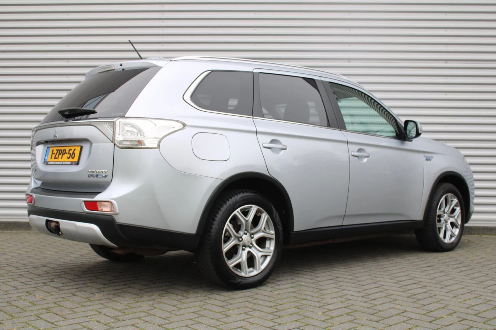 Mitsubishi-Outlander