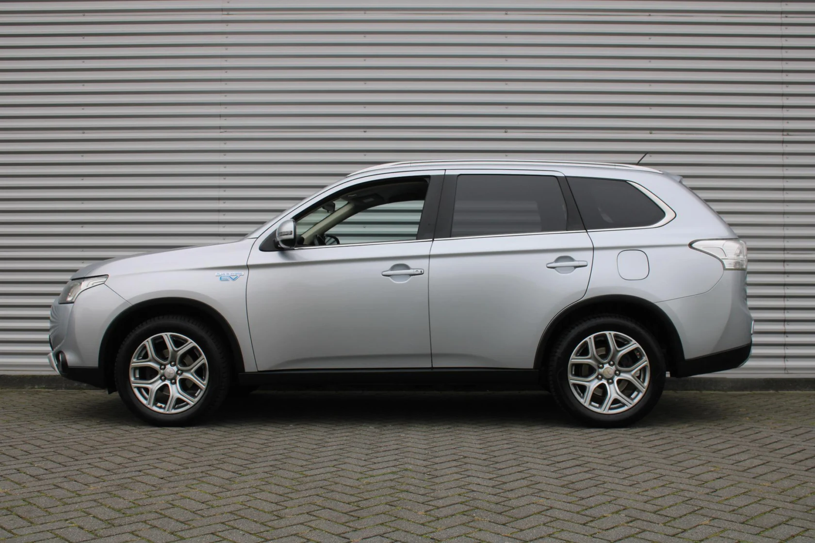 Mitsubishi-Outlander
