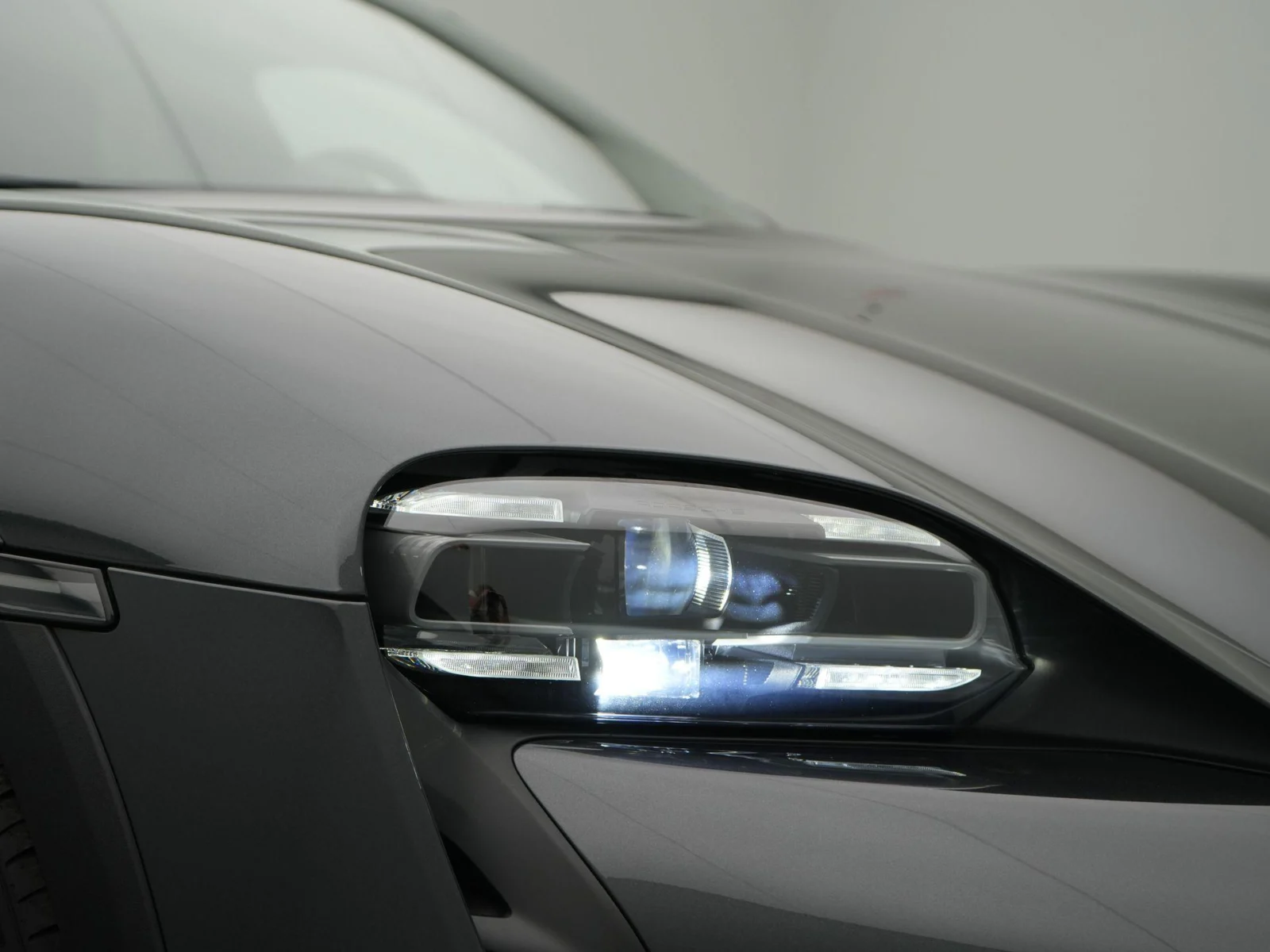 Porsche-Taycan 4