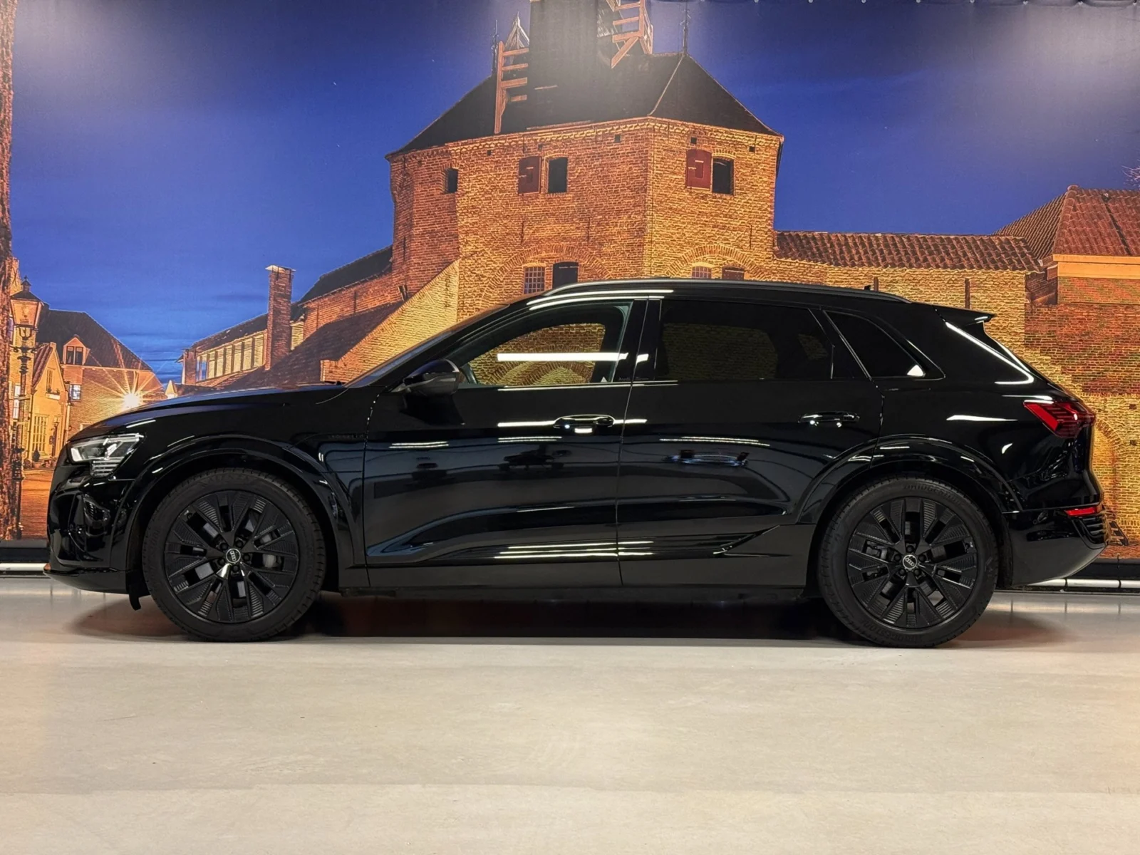 Audi-Q8 e-tron