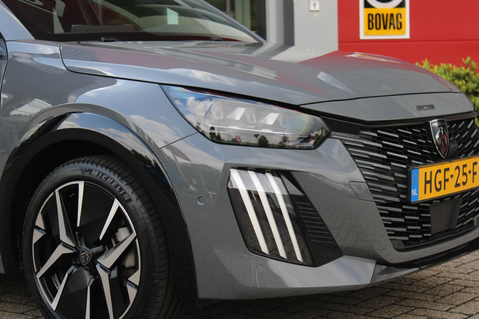 Peugeot-208