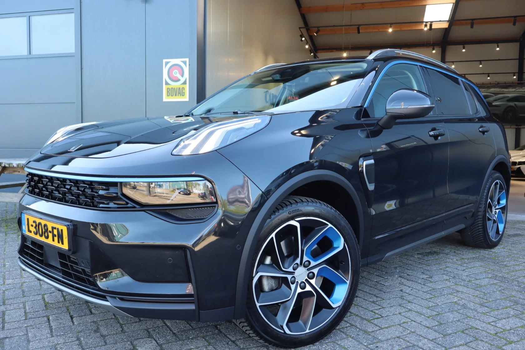 Lynk & Co-01