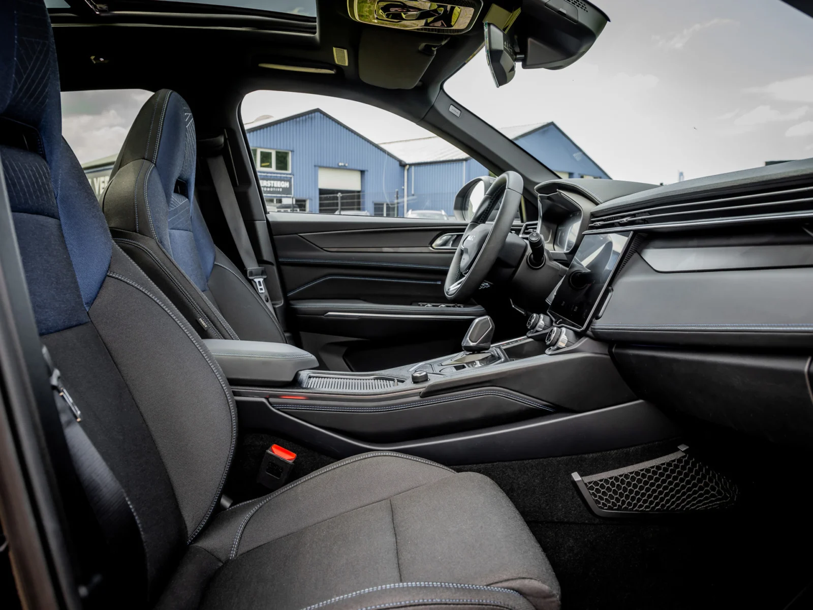 Lynk & Co-01