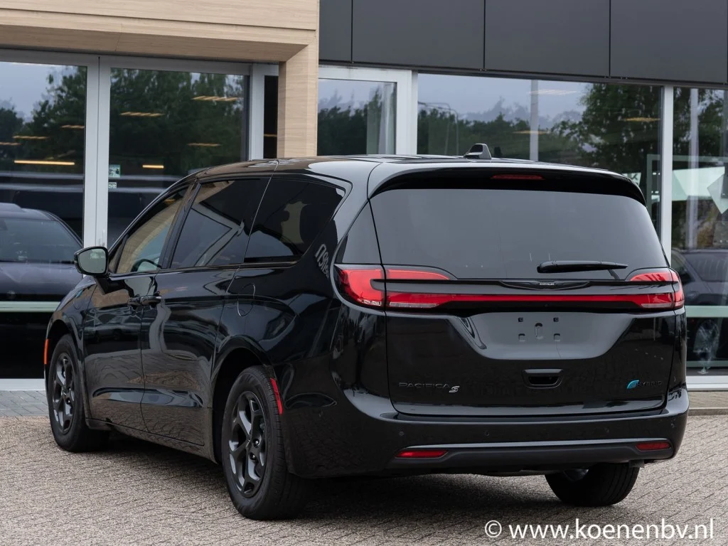 Chrysler-Pacifica