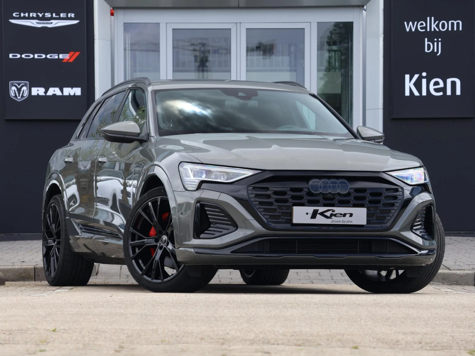 Audi-Q8 e-tron