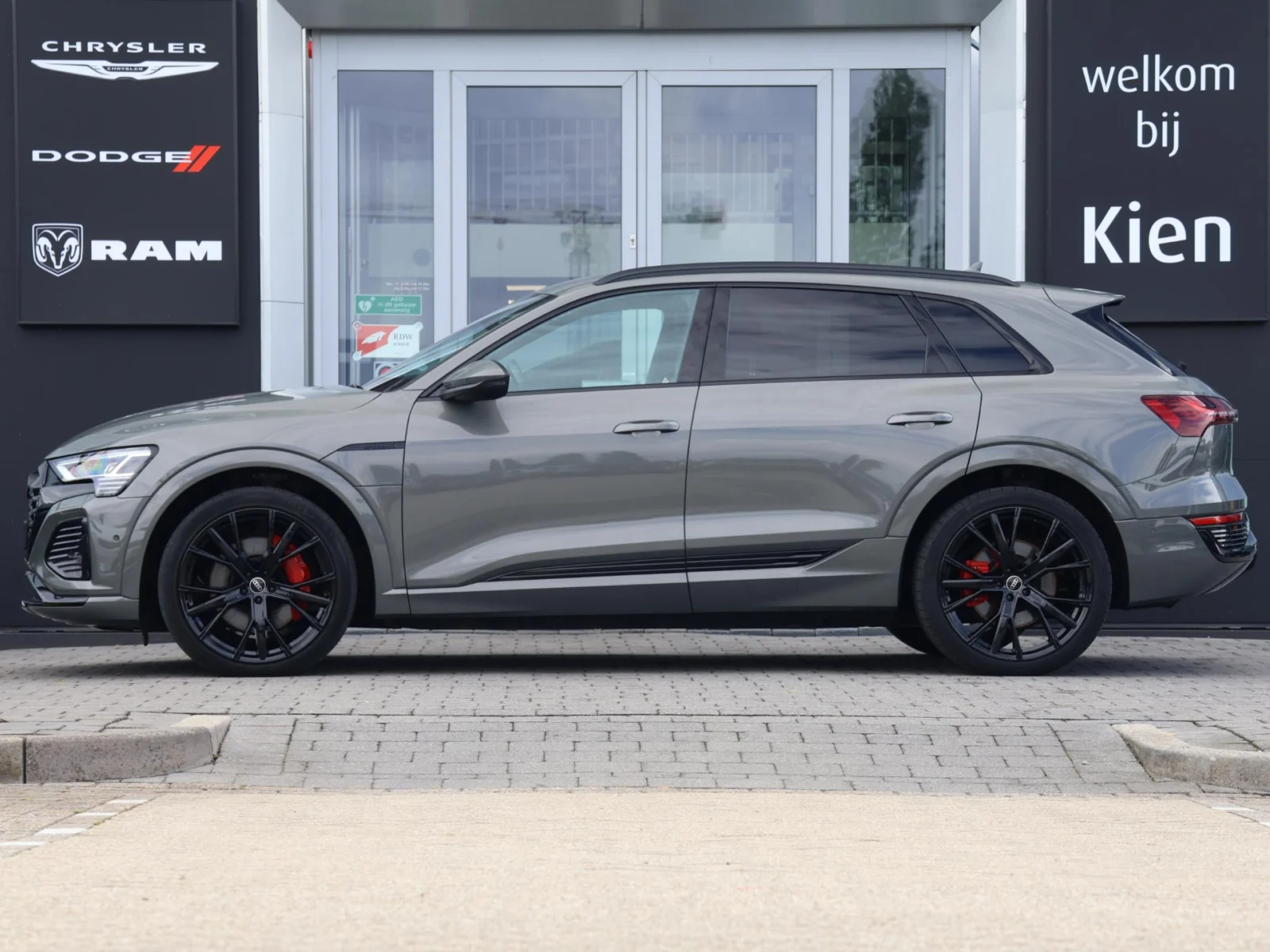 Audi-Q8 e-tron