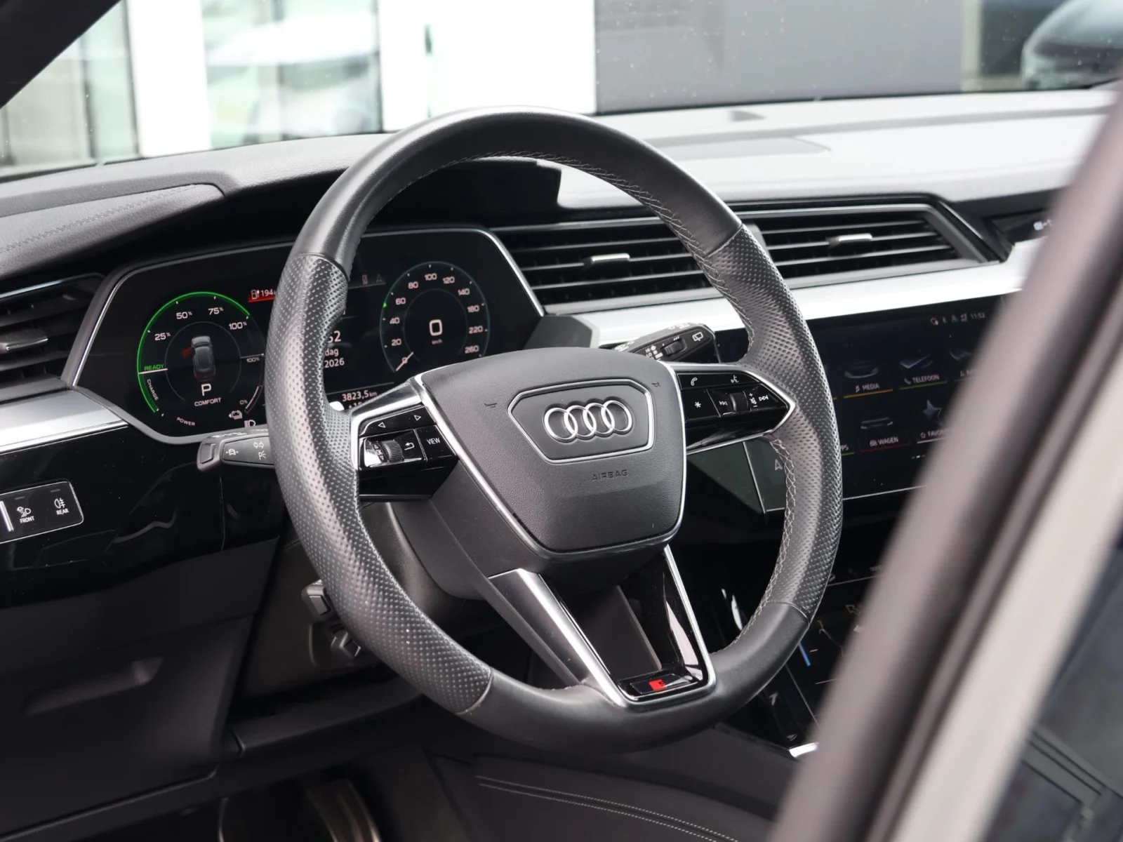 Audi-Q8 e-tron